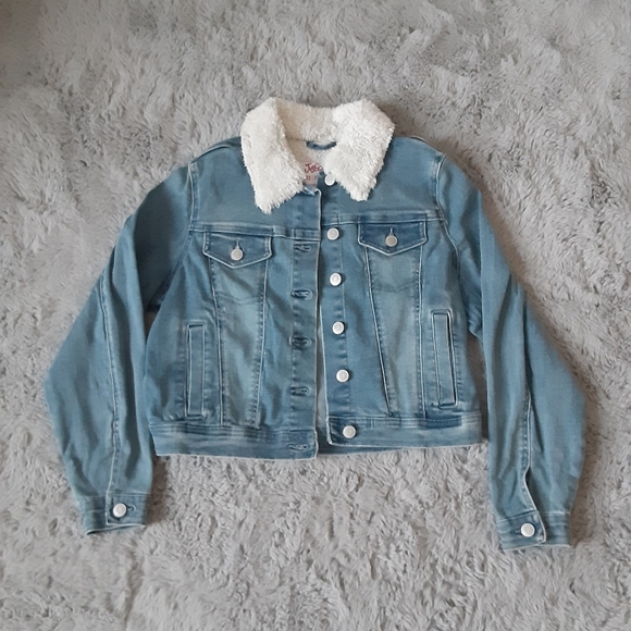 NWOT⭐Justice🔥 Jean jacket with a fur collar✨ - Picture 3 of 5